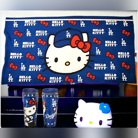 Hello Kitty Los Angeles Dodgers Towel and Tumble Bundle - Picture 2 of 11